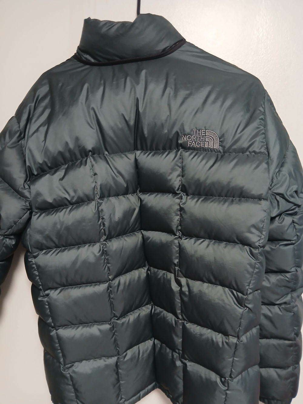 The North Face Men's Dark Green Puffer Jacket with Yellow Zipper - Picture 3 of 4
